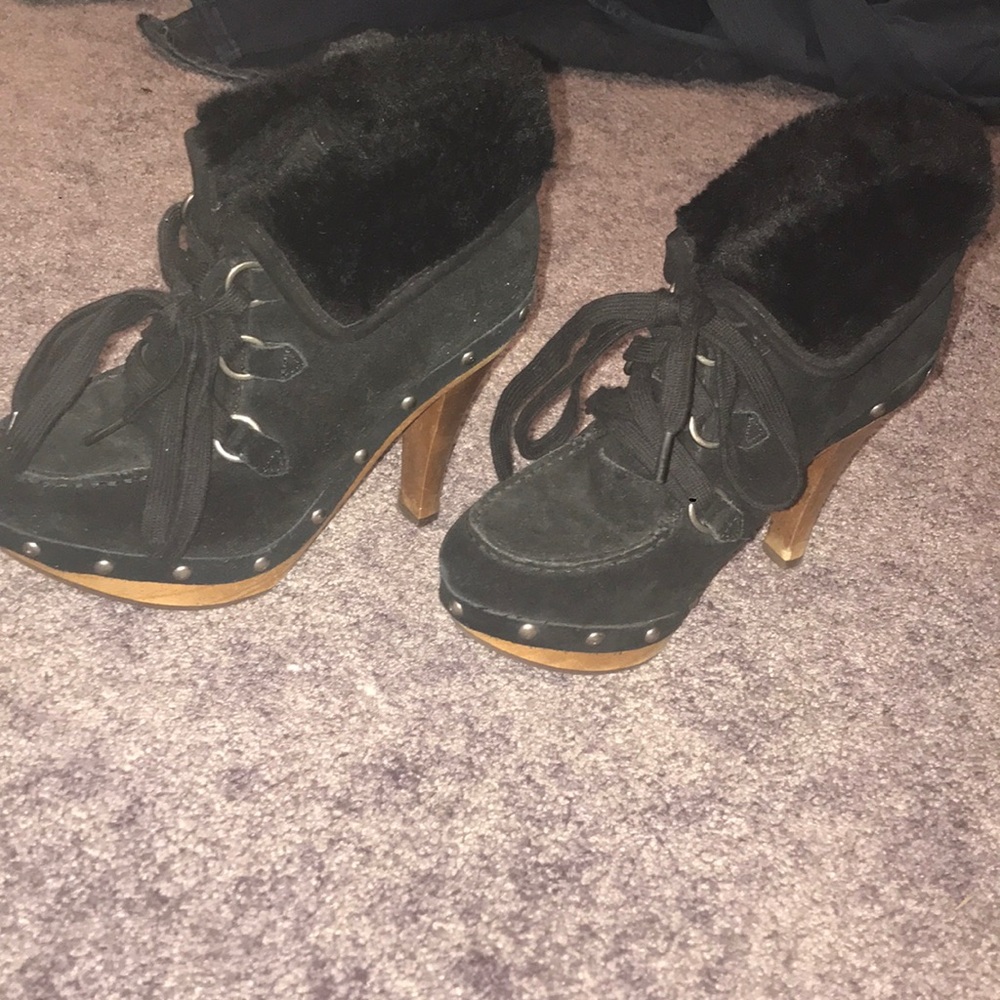 Guess boots, size 6